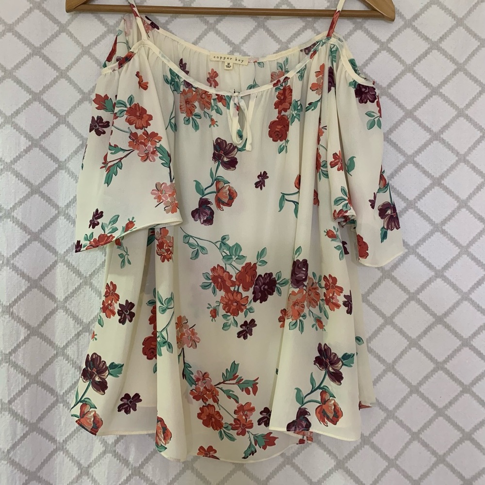 Copper Key delicate and flirty Blouse